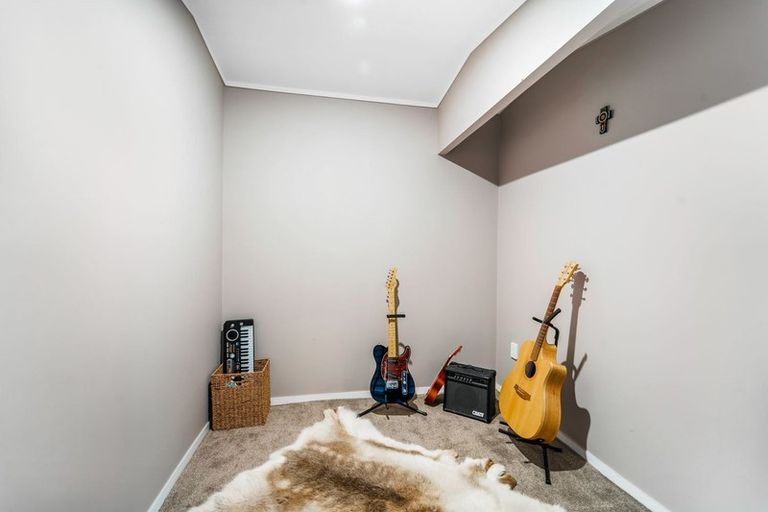 Photo of property in 554 Swanson Road, Ranui, Auckland, 0612