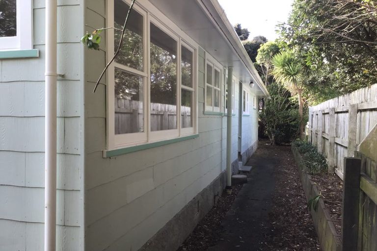 Photo of property in 10 Hohiria Street, Waikanae Beach, Waikanae, 5036