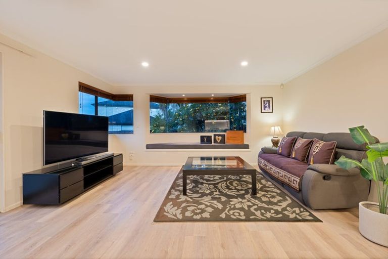 Photo of property in 35 Waimanu Bay Drive, Te Atatu Peninsula, Auckland, 0610