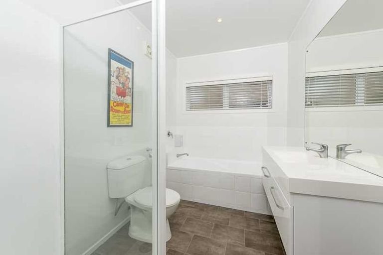 Photo of property in 123a Hobsonville Road, West Harbour, Auckland, 0618