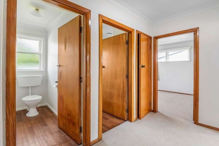 Photo of property in 15 Mako Mako Road, Levin, 5510