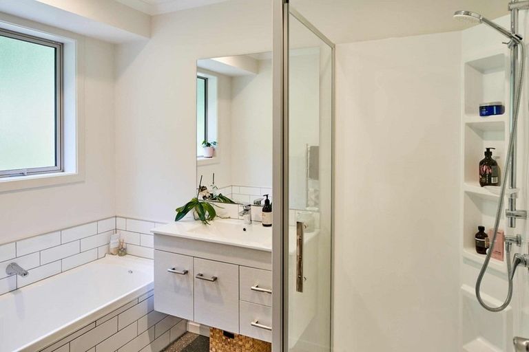 Photo of property in 4 Hull Place, Whitby, Porirua, 5024