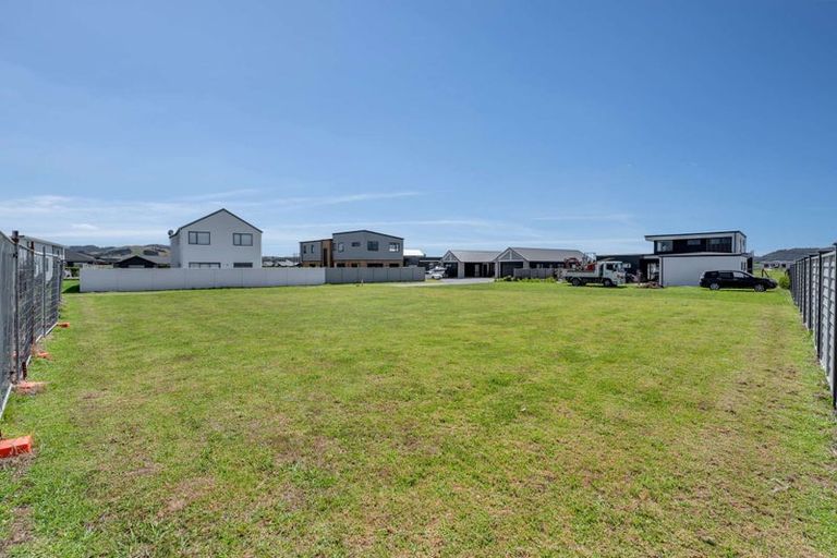 Photo of property in 8 Norma Way, Whitianga, 3510