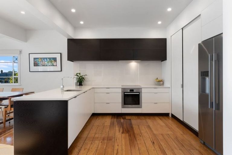 Photo of property in 3 Glen Road, Mornington, Dunedin, 9011