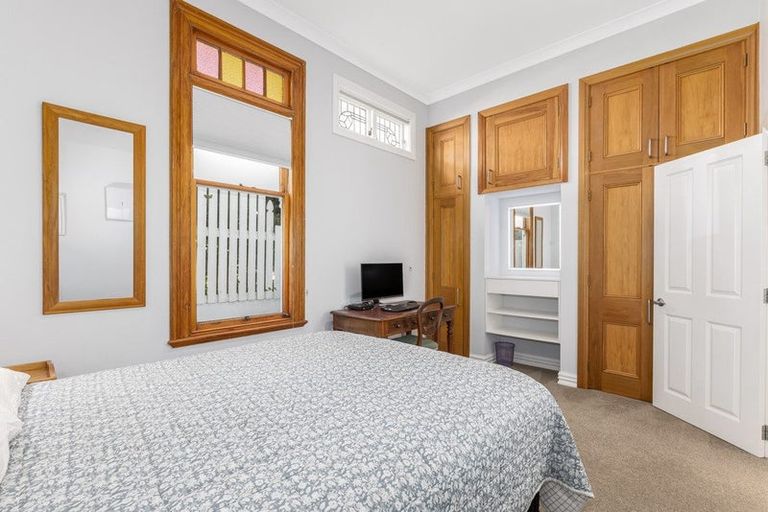 Photo of property in 21 Farm Road, Northland, Wellington, 6012