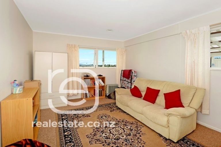 Photo of property in 21 Marlborough Avenue, Glenfield, Auckland, 0629