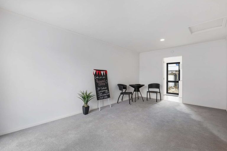 Photo of property in 86b Queen Street, Waiuku, 2123