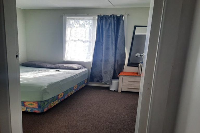 Photo of property in 56 Kenmore Street, Newlands, Wellington, 6037
