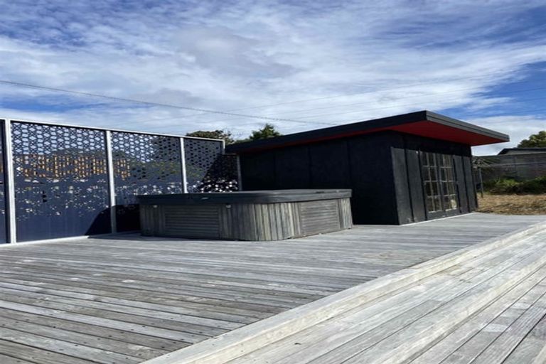 Photo of property in 7 Cornwall Street, Te Atatu South, Auckland, 0610