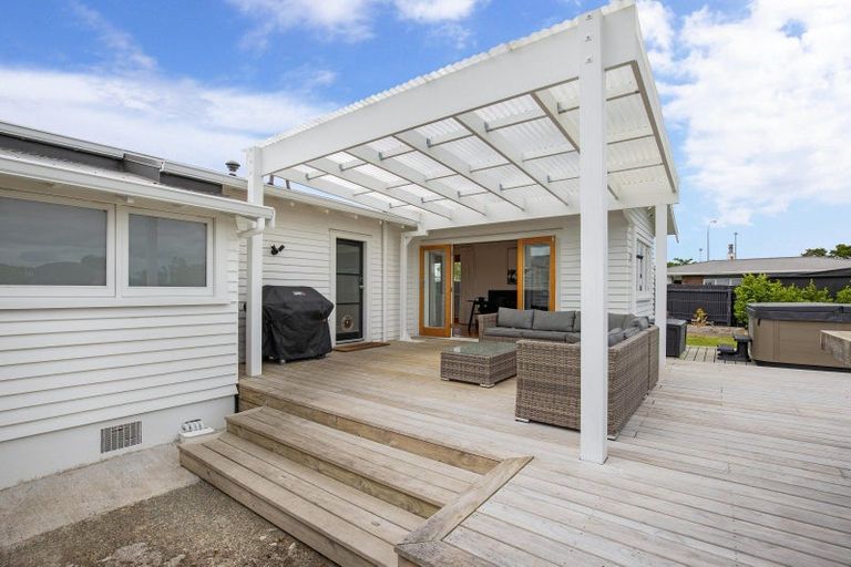 Photo of property in 2 Alma Place, Milson, Palmerston North, 4414