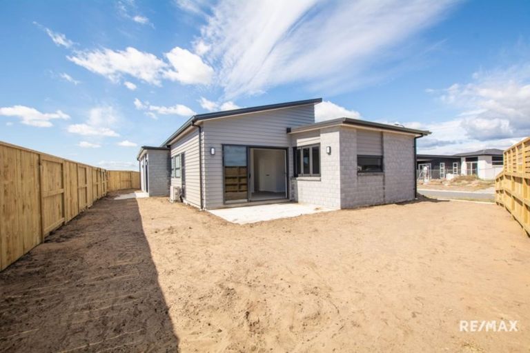 Photo of property in 43 Kotiate Street, Papamoa Beach, Papamoa, 3118
