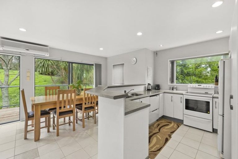 Photo of property in 2/284 Sunset Road, Windsor Park, Auckland, 0632