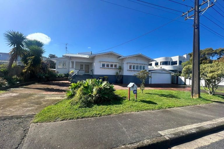 Photo of property in 2/40a Norwood Road, Bayswater, Auckland, 0622