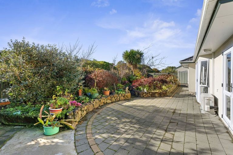 Photo of property in 18 Millwood Place, Silverstream, Upper Hutt, 5019