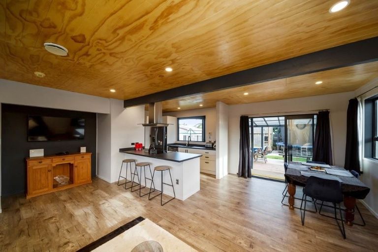 Photo of property in 164 Tukapa Street, Westown, New Plymouth, 4310