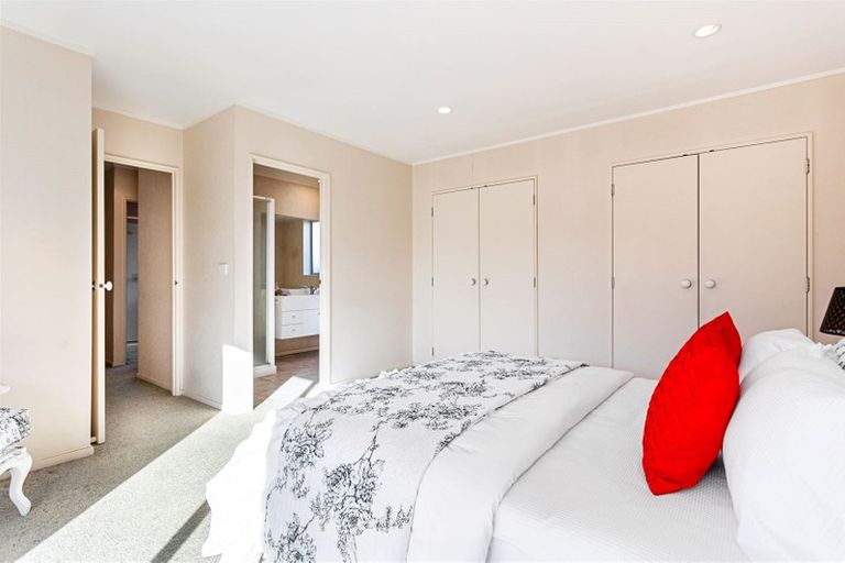 Photo of property in 57 Kingdale Road, Henderson, Auckland, 0610