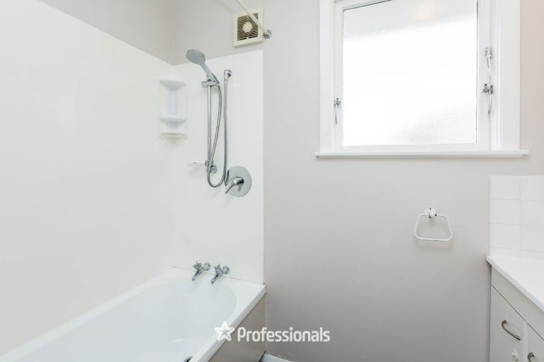 Photo of property in 16 Ruru Crescent, Heretaunga, Upper Hutt, 5018