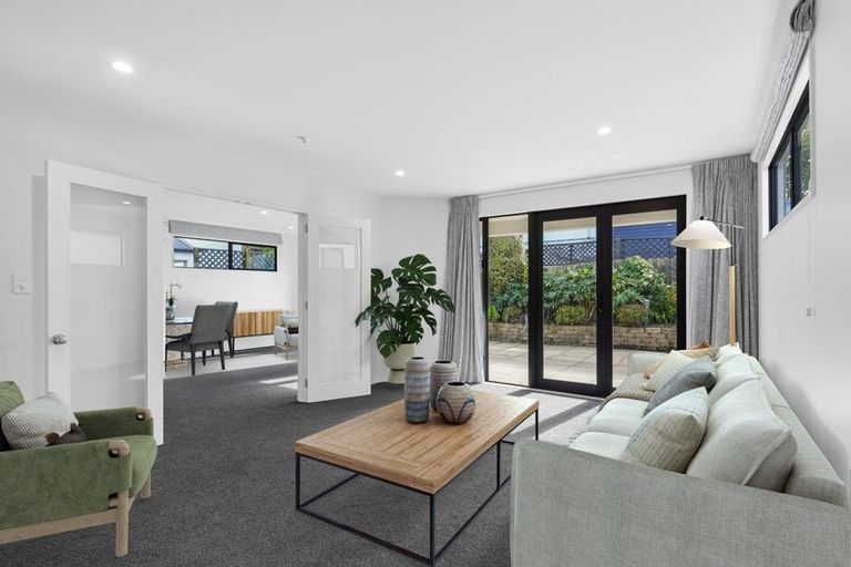 Photo of property in 32 Oakford Close, Riccarton, Christchurch, 8011