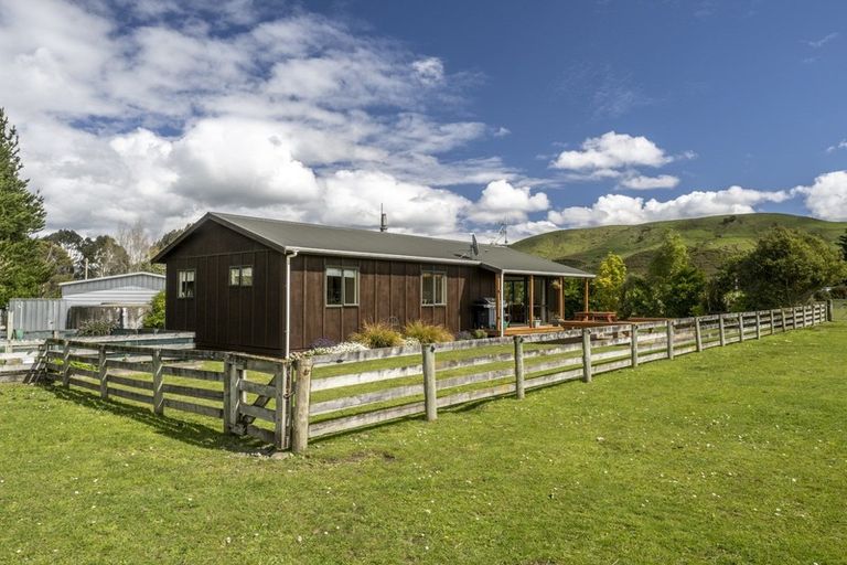 Photo of property in 70 Parkers Road, West Taratahi, Carterton, 5791
