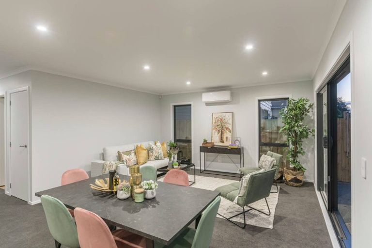 Photo of property in 8 Koru Loop, Paraparaumu, 5032