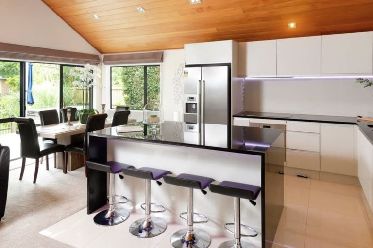 Photo of property in 1/28 Wiltshire Place, Somerville, Auckland, 2014