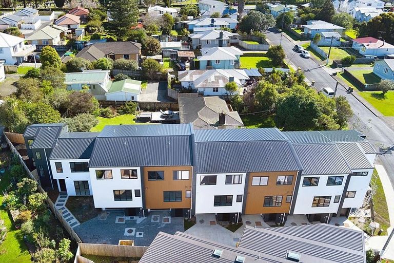 Photo of property in 3/11 Sarona Avenue, Glen Eden, Auckland, 0602