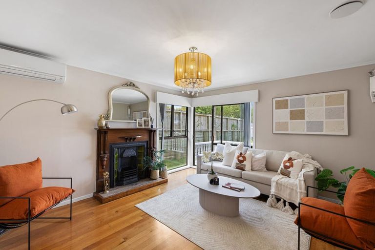 Photo of property in 1/27 Peach Road, Glenfield, Auckland, 0629