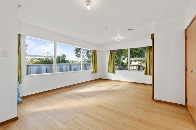 Photo of property in 1/22 Weatherly Road, Torbay, Auckland, 0630