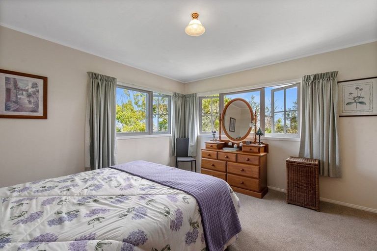 Photo of property in 13 Chatham Avenue, Paremoremo, Auckland, 0632