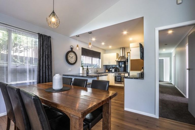 Photo of property in 5 Walton Road, Paraparaumu Beach, Paraparaumu, 5032