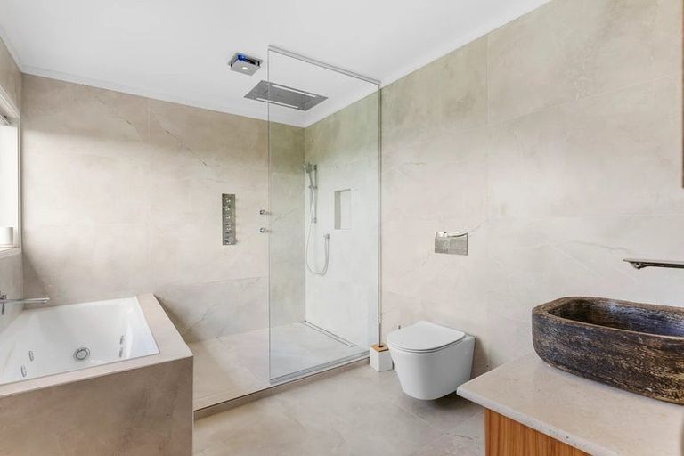 Photo of property in 13 Bartells Drive, Goodwood Heights, Auckland, 2105