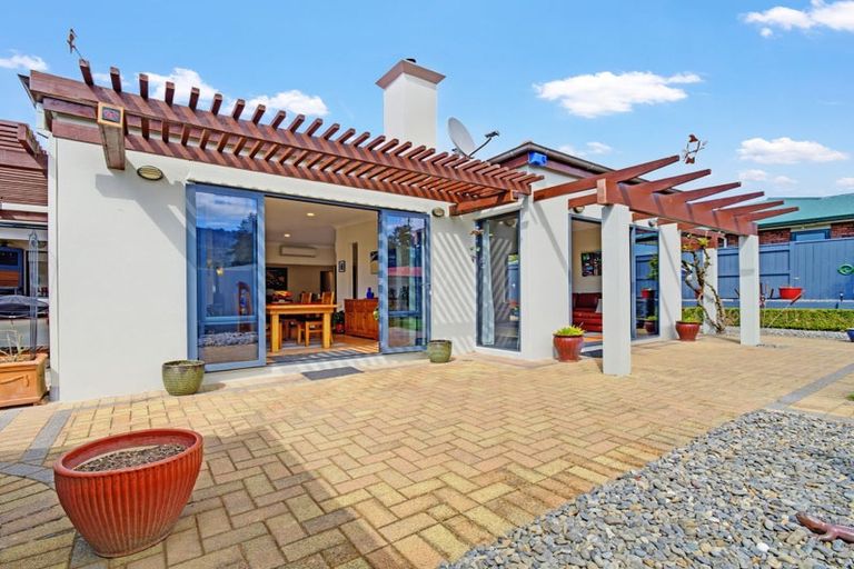 Photo of property in 15 Edward Payton Grove, Pukehangi, Rotorua, 3015