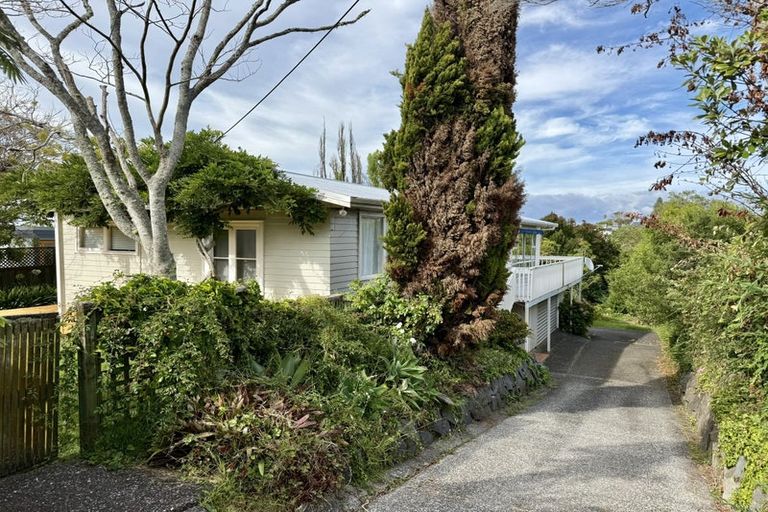 Photo of property in 18a Dallinghoe Crescent, Milford, Auckland, 0620