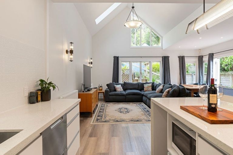 Photo of property in 210 Oriental Parade, Oriental Bay, Wellington, 6011