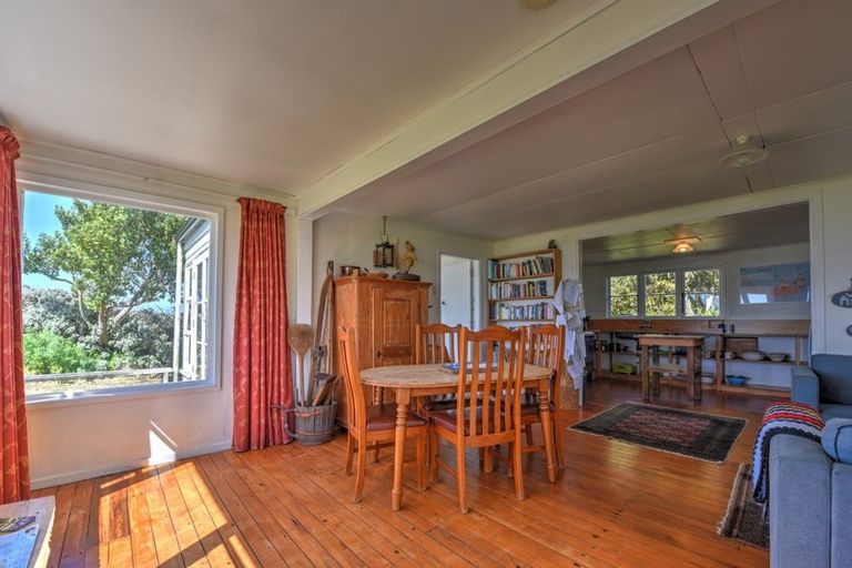 Photo of property in 501 Waikawa Curio Bay Road, Curio Bay, Tokanui, 9884