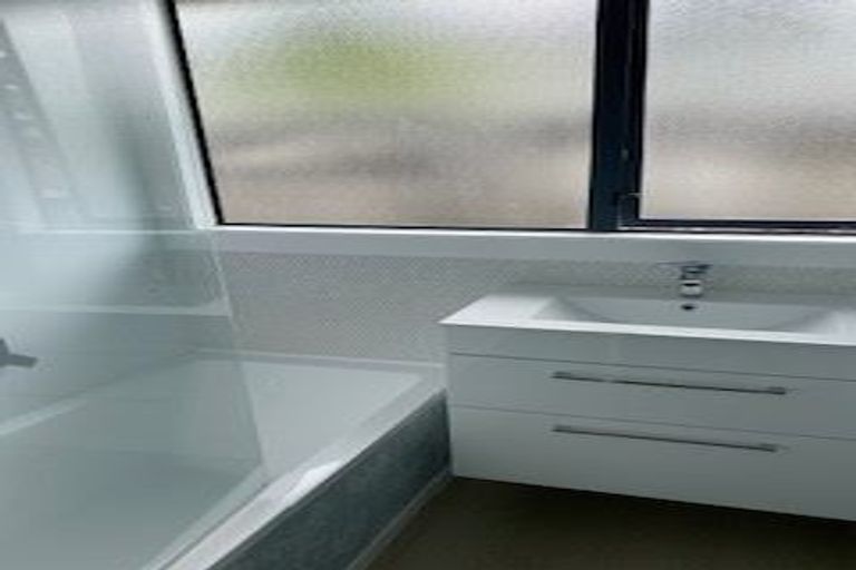 Photo of property in 1/7 Norana Road, Maoribank, Upper Hutt, 5018