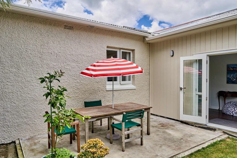 Photo of property in 10 York Street, Moera, Lower Hutt, 5010