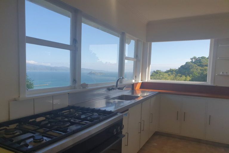 Photo of property in 11 Singers Road, Korokoro, Lower Hutt, 5012