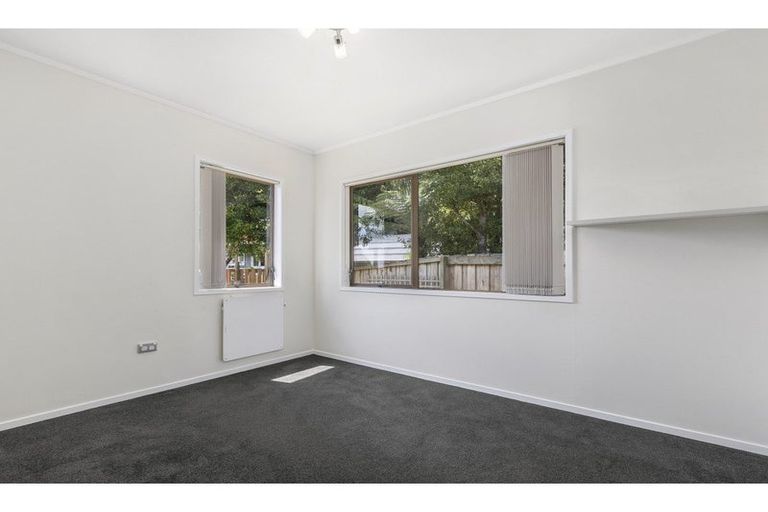Photo of property in 1/20 Halder Place, Torbay, Auckland, 0632