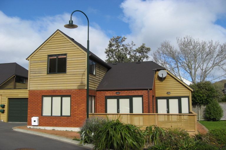 Photo of property in 9 Futuna Close, Karori, Wellington, 6012