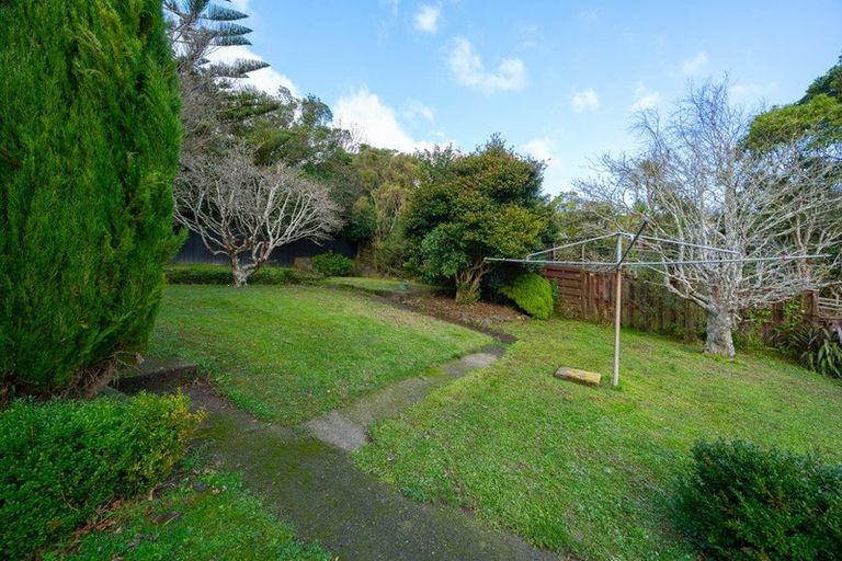 Photo of property in 73 Taylor Terrace, Tawa, Wellington, 5028