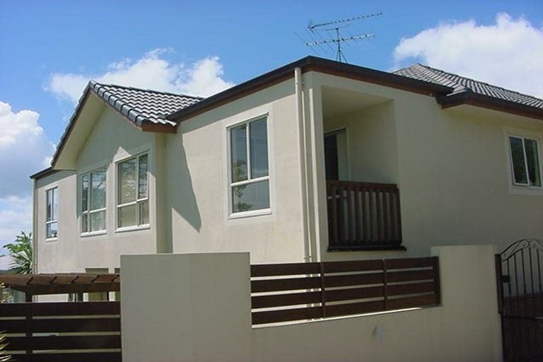 Photo of property in 1/57 Gladstone Road, Northcote, Auckland, 0627