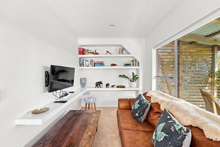 Photo of property in 29 Donnelly Street, Oakura, 4314