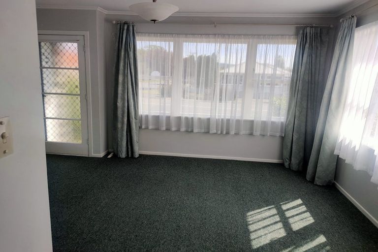 Photo of property in 1/3 Camp Street, Silverstream, Upper Hutt, 5019