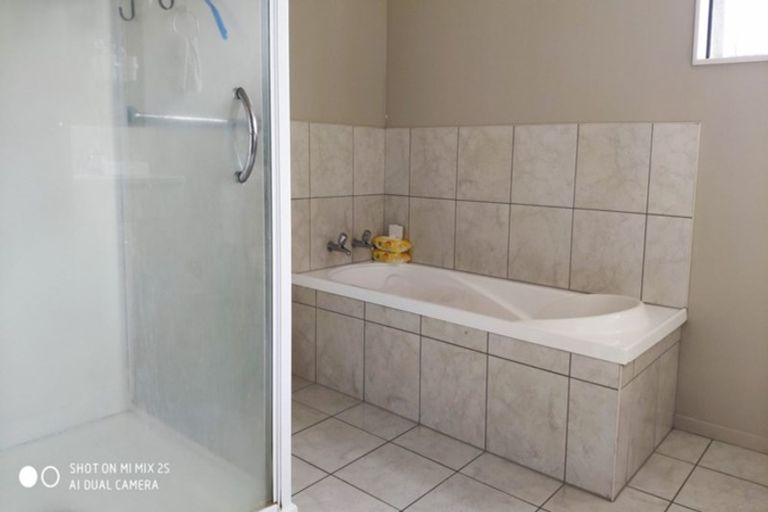 Photo of property in 16 Misty Valley Drive, Henderson, Auckland, 0612