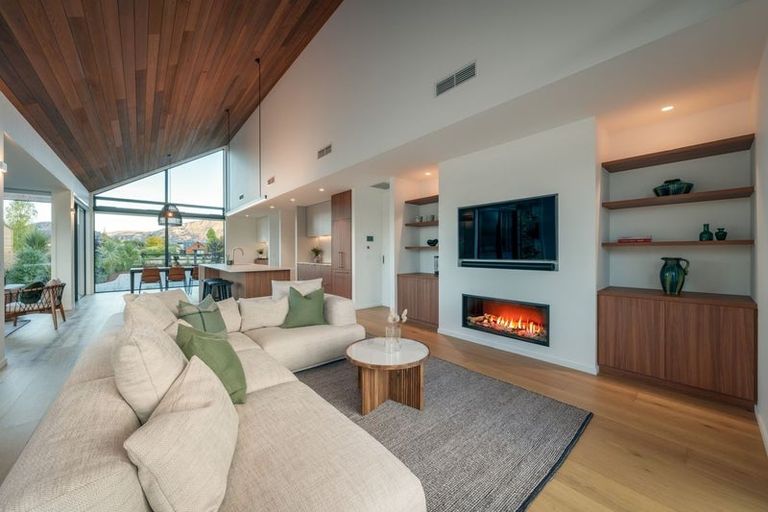 Photo of property in 16 Mccaw Mews, Wanaka, 9305