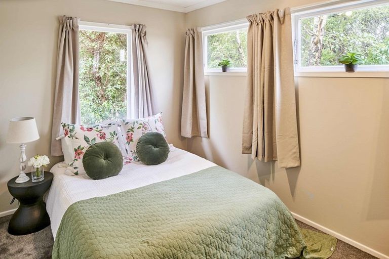 Photo of property in 46 Grays Road, Plimmerton, Porirua, 5026