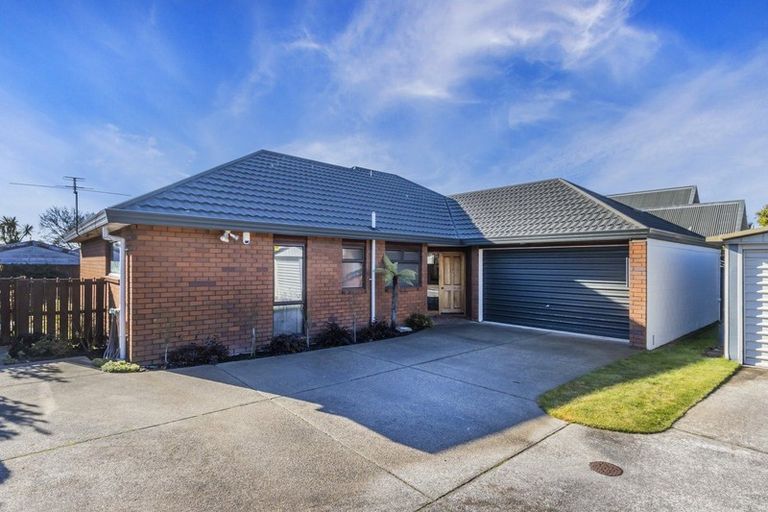 Photo of property in 2/175 Centaurus Road, Saint Martins, Christchurch, 8022