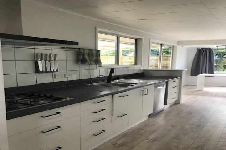 Photo of property in 77 Brian Crescent, Stanmore Bay, Whangaparaoa, 0932