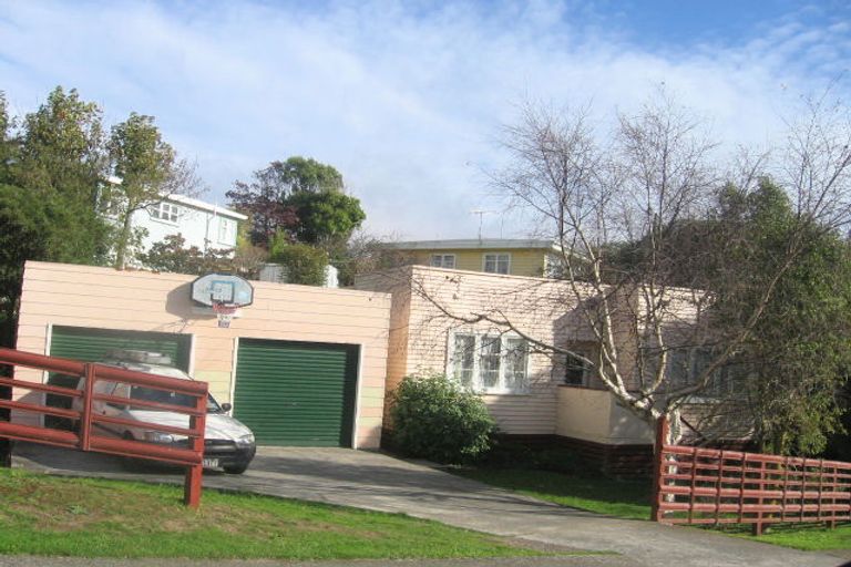 Photo of property in 1 Mepham Place, Ranui, Porirua, 5024